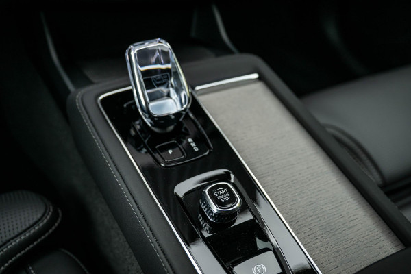 Volvo XC90 2.0 T8 AWD Plus Dark Luchtvering Stoelventilatie Volvo XC90 2.0 T8 AWD Plus Dark Luchtvering Stoelventilatie