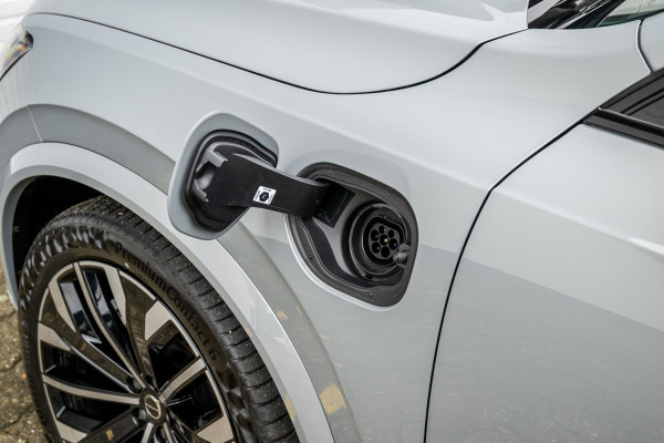 Volvo XC90 2.0 T8 AWD Plus Dark Luchtvering Stoelventilatie Volvo XC90 2.0 T8 AWD Plus Dark Luchtvering Stoelventilatie