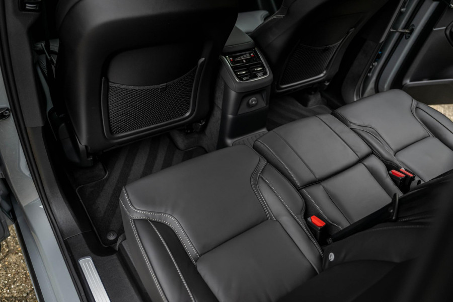 Volvo XC90 2.0 T8 AWD Plus Dark Luchtvering Stoelventilatie Volvo XC90 2.0 T8 AWD Plus Dark Luchtvering Stoelventilatie