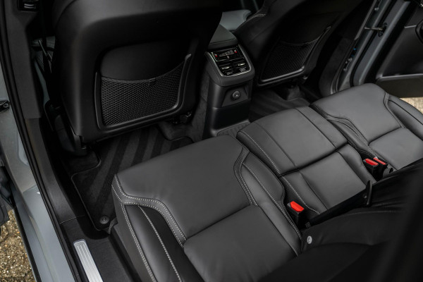 Volvo XC90 2.0 T8 AWD Plus Dark Luchtvering Stoelventilatie Volvo XC90 2.0 T8 AWD Plus Dark Luchtvering Stoelventilatie