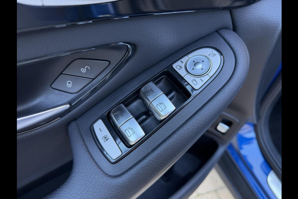 Mercedes-Benz GLC 300e 4MATIC Automaat | Vol leer | LED verlichting | Stoelverwarming | Elektrisch verstelbare stoelen | Blauw metallic | Climate