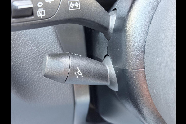 Mercedes-Benz GLC 300e 4MATIC Automaat | Vol leer | LED verlichting | Stoelverwarming | Elektrisch verstelbare stoelen | Blauw metallic | Climate