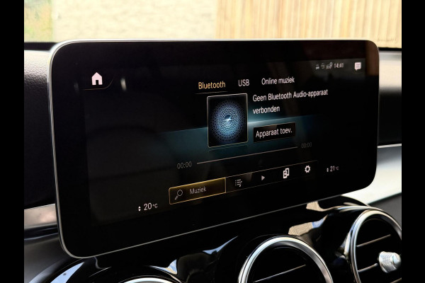 Mercedes-Benz GLC 300e 4MATIC Automaat | Vol leer | LED verlichting | Stoelverwarming | Elektrisch verstelbare stoelen | Blauw metallic | Climate