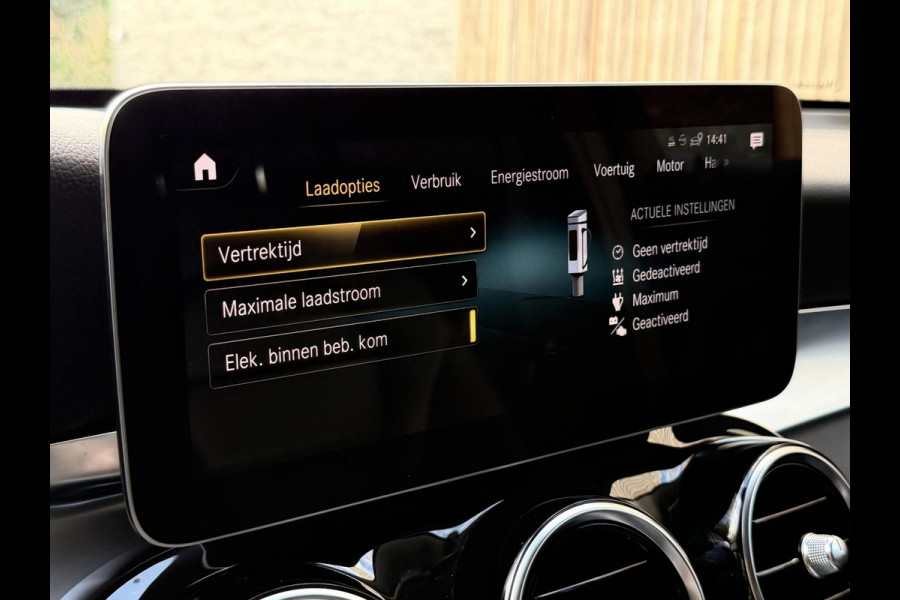 Mercedes-Benz GLC 300e 4MATIC Automaat | Vol leer | LED verlichting | Stoelverwarming | Elektrisch verstelbare stoelen | Blauw metallic | Climate