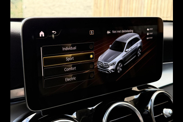Mercedes-Benz GLC 300e 4MATIC Automaat | Vol leer | LED verlichting | Stoelverwarming | Elektrisch verstelbare stoelen | Blauw metallic | Climate