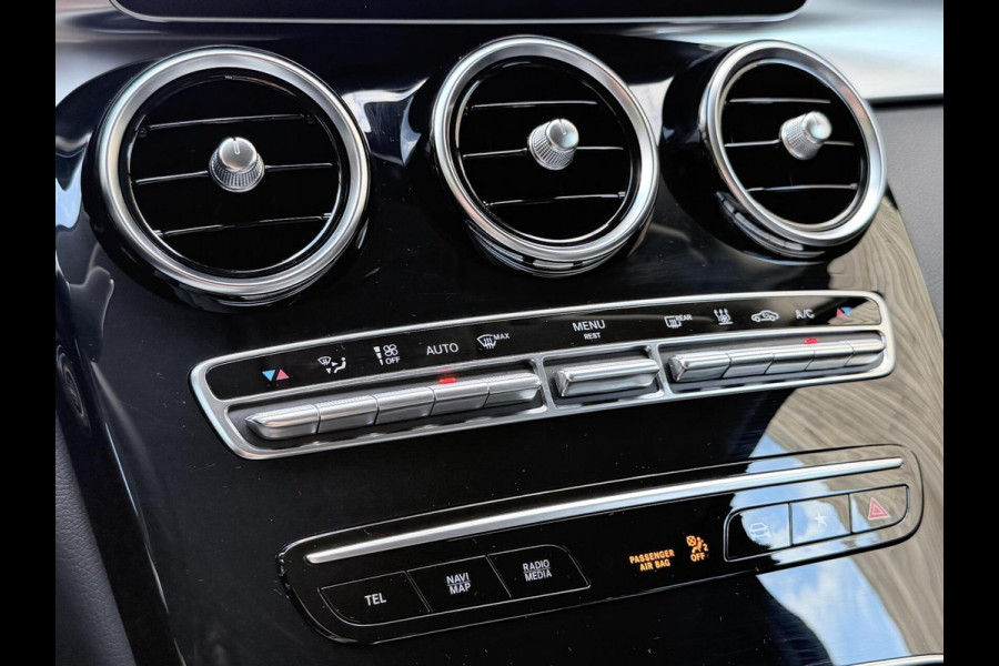 Mercedes-Benz GLC 300e 4MATIC Automaat | Vol leer | LED verlichting | Stoelverwarming | Elektrisch verstelbare stoelen | Blauw metallic | Climate
