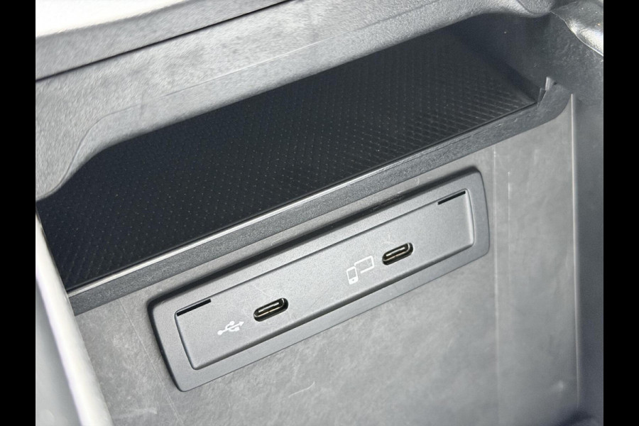 Mercedes-Benz GLC 300e 4MATIC Automaat | Vol leer | LED verlichting | Stoelverwarming | Elektrisch verstelbare stoelen | Blauw metallic | Climate