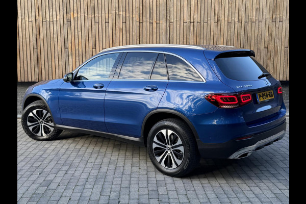 Mercedes-Benz GLC 300e 4MATIC Automaat | Vol leer | LED verlichting | Stoelverwarming | Elektrisch verstelbare stoelen | Blauw metallic | Climate