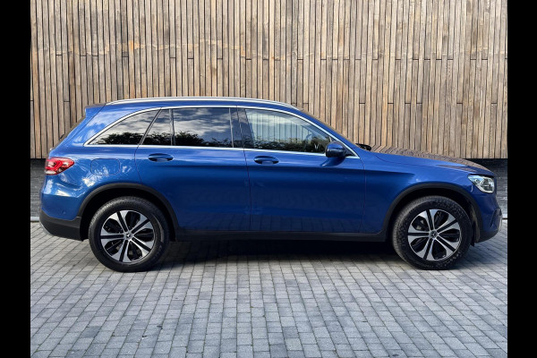 Mercedes-Benz GLC 300e 4MATIC Automaat | Vol leer | LED verlichting | Stoelverwarming | Elektrisch verstelbare stoelen | Blauw metallic | Climate