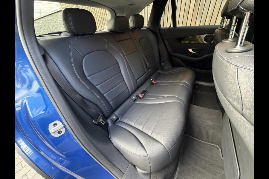 Mercedes-Benz GLC 300e 4MATIC Automaat | Vol leer | LED verlichting | Stoelverwarming | Elektrisch verstelbare stoelen | Blauw metallic | Climate