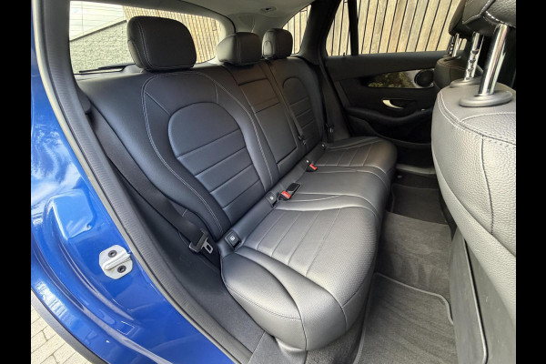 Mercedes-Benz GLC 300e 4MATIC Automaat | Vol leer | LED verlichting | Stoelverwarming | Elektrisch verstelbare stoelen | Blauw metallic | Climate