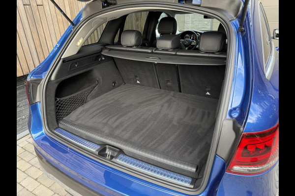 Mercedes-Benz GLC 300e 4MATIC Automaat | Vol leer | LED verlichting | Stoelverwarming | Elektrisch verstelbare stoelen | Blauw metallic | Climate