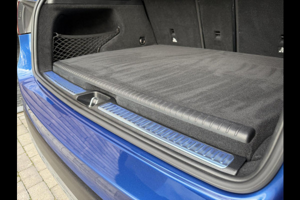 Mercedes-Benz GLC 300e 4MATIC Automaat | Vol leer | LED verlichting | Stoelverwarming | Elektrisch verstelbare stoelen | Blauw metallic | Climate