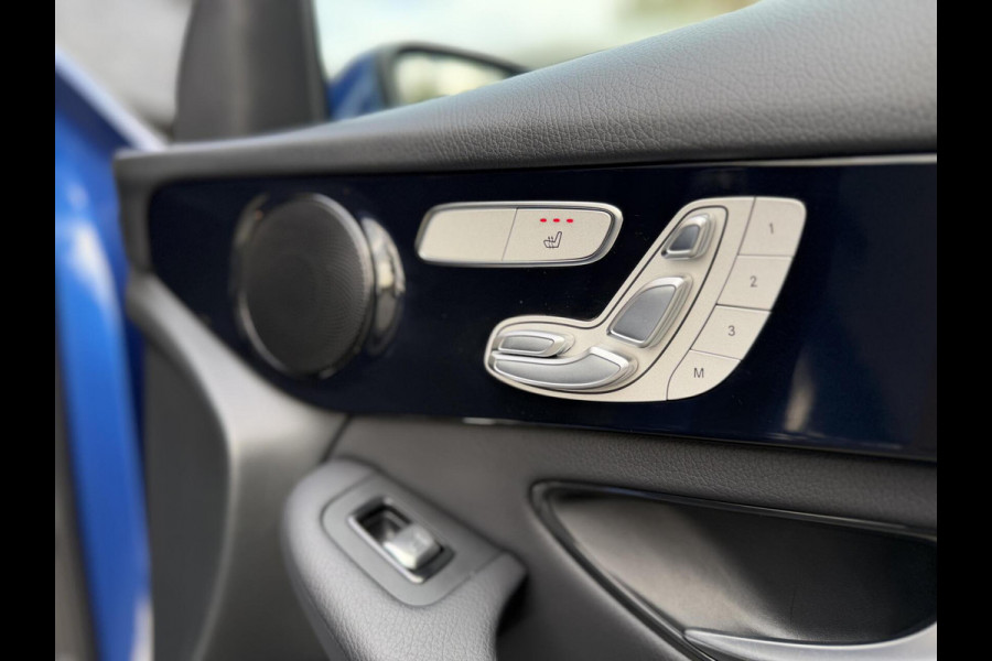 Mercedes-Benz GLC 300e 4MATIC Automaat | Vol leer | LED verlichting | Stoelverwarming | Elektrisch verstelbare stoelen | Blauw metallic | Climate