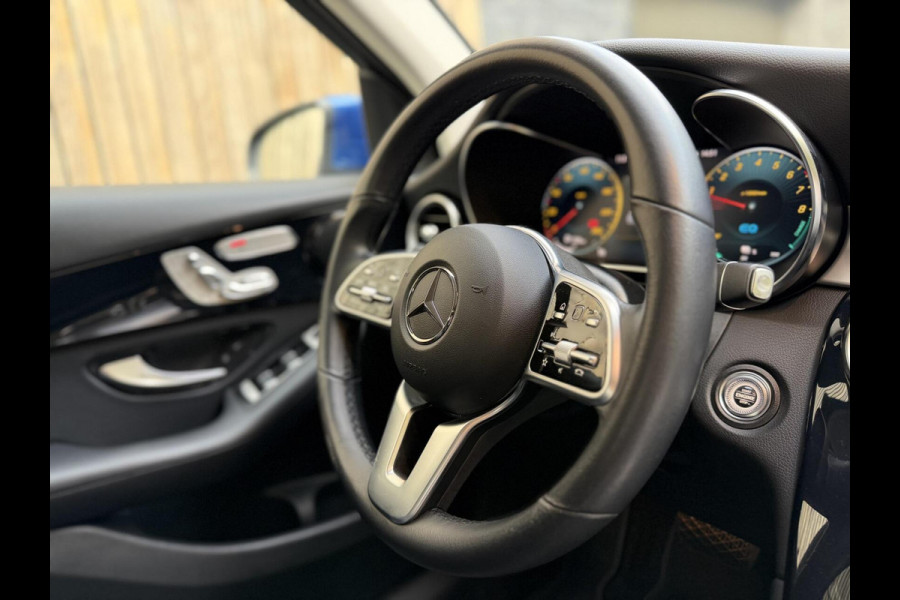Mercedes-Benz GLC 300e 4MATIC Automaat | Vol leer | LED verlichting | Stoelverwarming | Elektrisch verstelbare stoelen | Blauw metallic | Climate