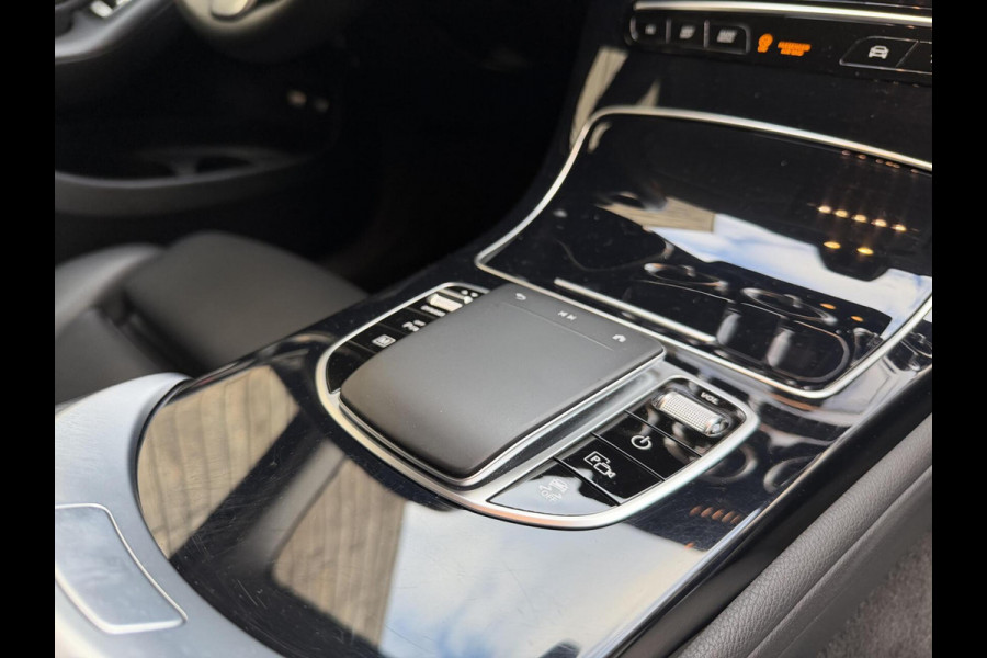 Mercedes-Benz GLC 300e 4MATIC Automaat | Vol leer | LED verlichting | Stoelverwarming | Elektrisch verstelbare stoelen | Blauw metallic | Climate