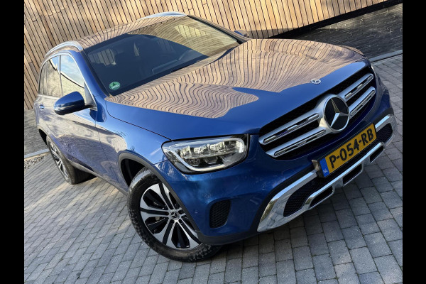 Mercedes-Benz GLC 300e 4MATIC Automaat | Vol leer | LED verlichting | Stoelverwarming | Elektrisch verstelbare stoelen | Blauw metallic | Climate