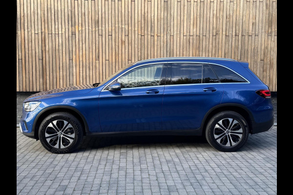 Mercedes-Benz GLC 300e 4MATIC Automaat | Vol leer | LED verlichting | Stoelverwarming | Elektrisch verstelbare stoelen | Blauw metallic | Climate