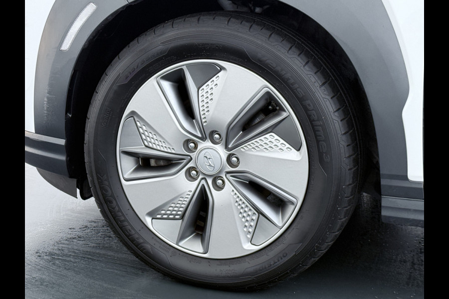 Hyundai Kona EV 64kWh Leder Warmtepomp Camera Adap. Cruise + stop&go Apple Carplay Android Comfort Ecc Pdc Navi* Isofix DAB Led Lmv 17" Lane Assist FCA Keyless 1e Eigenaar Origineel Nederlandse Auto Hyundai Kona EV 64kWh Leder Warmtepomp Camera Adap. Cruise + stop&go Apple Carplay Android Comfort Ecc Pdc Navi* Isofix DAB Led Lmv 17" Lane Assist FCA Keyless 1e Eigenaar Origineel Nederlandse Auto