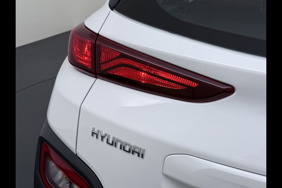 Hyundai Kona EV 64kWh Leder Warmtepomp Camera Adap. Cruise + stop&go Apple Carplay Android Comfort Ecc Pdc Navi* Isofix DAB Led Lmv 17" Lane Assist FCA Keyless 1e Eigenaar Origineel Nederlandse Auto Hyundai Kona EV 64kWh Leder Warmtepomp Camera Adap. Cruise + stop&go Apple Carplay Android Comfort Ecc Pdc Navi* Isofix DAB Led Lmv 17" Lane Assist FCA Keyless 1e Eigenaar Origineel Nederlandse Auto