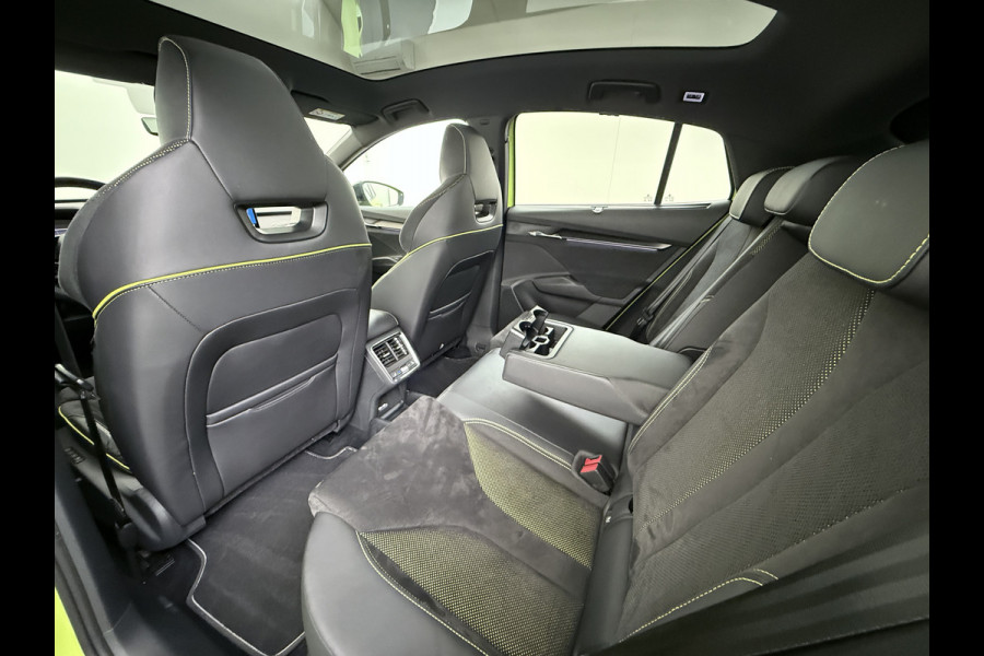 Škoda Enyaq Coupé iV *GERESERVEERD* 82 RS 300PK 4WD Pano-Dak Lmv 21" W-pomp Led-Matrix Adaptive-Cr Sportst-+Elektr+Geheugen+Verwarmd Camera Leer/Alcantara Navi Ecc  Adaptive-Onderstel Keyless Elektrische Achterklep DAB Stoelverwarming V+A   Premium Audio Stuurverwarming AWD Origineel Nederlandse Auto in Nieuwstaat ! 1e Eigenaar Nieuwprijs €63.880,- Škoda Enyaq Coupé iV *GERESERVEERD* 82 RS 300PK 4WD Pano-Dak Lmv 21" W-pomp Led-Matrix Adaptive-Cr Sportst-+Elektr+Geheugen+Verwarmd Camera Leer/Alcantara Navi Ecc  Adaptive-Onderstel Keyless Elektrische Achterklep DAB Stoelverwarming V+A   Premium Audio Stuurverwarming AWD Origineel Nederlandse Auto in Nieuwstaat ! 1e Eigenaar Nieuwprijs €63.880,-