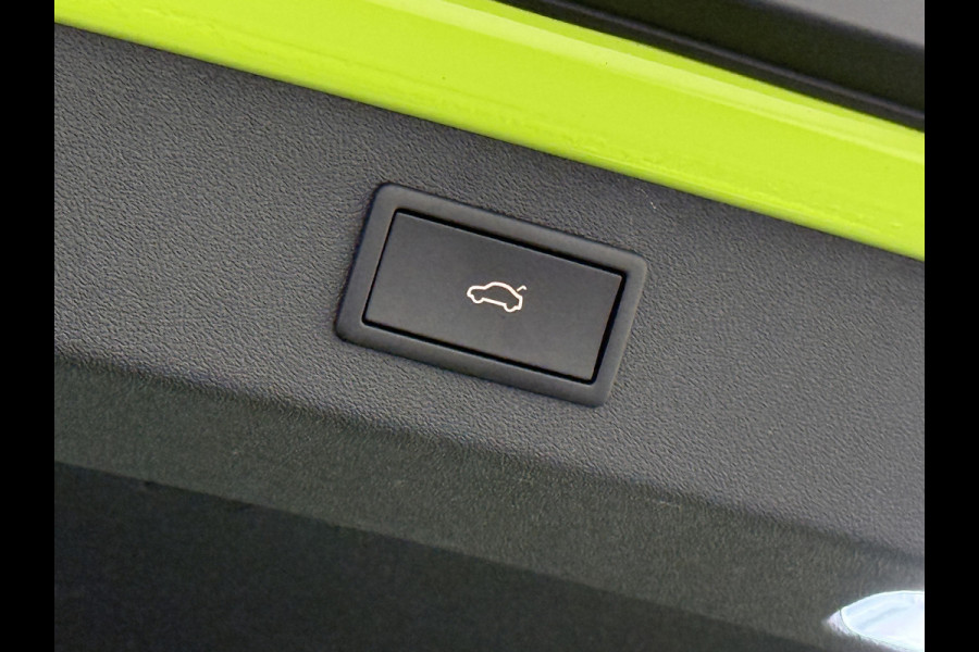 Škoda Enyaq Coupé iV *GERESERVEERD* 82 RS 300PK 4WD Pano-Dak Lmv 21" W-pomp Led-Matrix Adaptive-Cr Sportst-+Elektr+Geheugen+Verwarmd Camera Leer/Alcantara Navi Ecc  Adaptive-Onderstel Keyless Elektrische Achterklep DAB Stoelverwarming V+A   Premium Audio Stuurverwarming AWD Origineel Nederlandse Auto in Nieuwstaat ! 1e Eigenaar Nieuwprijs €63.880,- Škoda Enyaq Coupé iV *GERESERVEERD* 82 RS 300PK 4WD Pano-Dak Lmv 21" W-pomp Led-Matrix Adaptive-Cr Sportst-+Elektr+Geheugen+Verwarmd Camera Leer/Alcantara Navi Ecc  Adaptive-Onderstel Keyless Elektrische Achterklep DAB Stoelverwarming V+A   Premium Audio Stuurverwarming AWD Origineel Nederlandse Auto in Nieuwstaat ! 1e Eigenaar Nieuwprijs €63.880,-