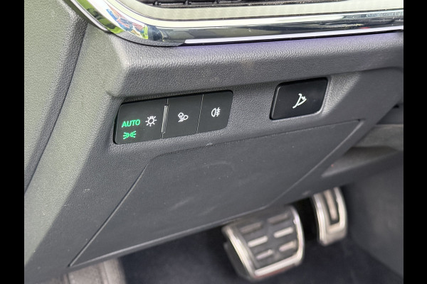 Škoda Enyaq Coupé iV *GERESERVEERD* 82 RS 300PK 4WD Pano-Dak Lmv 21" W-pomp Led-Matrix Adaptive-Cr Sportst-+Elektr+Geheugen+Verwarmd Camera Leer/Alcantara Navi Ecc  Adaptive-Onderstel Keyless Elektrische Achterklep DAB Stoelverwarming V+A   Premium Audio Stuurverwarming AWD Origineel Nederlandse Auto in Nieuwstaat ! 1e Eigenaar Nieuwprijs €63.880,- Škoda Enyaq Coupé iV *GERESERVEERD* 82 RS 300PK 4WD Pano-Dak Lmv 21" W-pomp Led-Matrix Adaptive-Cr Sportst-+Elektr+Geheugen+Verwarmd Camera Leer/Alcantara Navi Ecc  Adaptive-Onderstel Keyless Elektrische Achterklep DAB Stoelverwarming V+A   Premium Audio Stuurverwarming AWD Origineel Nederlandse Auto in Nieuwstaat ! 1e Eigenaar Nieuwprijs €63.880,-