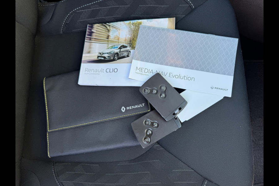 Renault Clio Estate 0.9 TCe Limited * Navigatie * Parkeersensoren * Cruise Control *