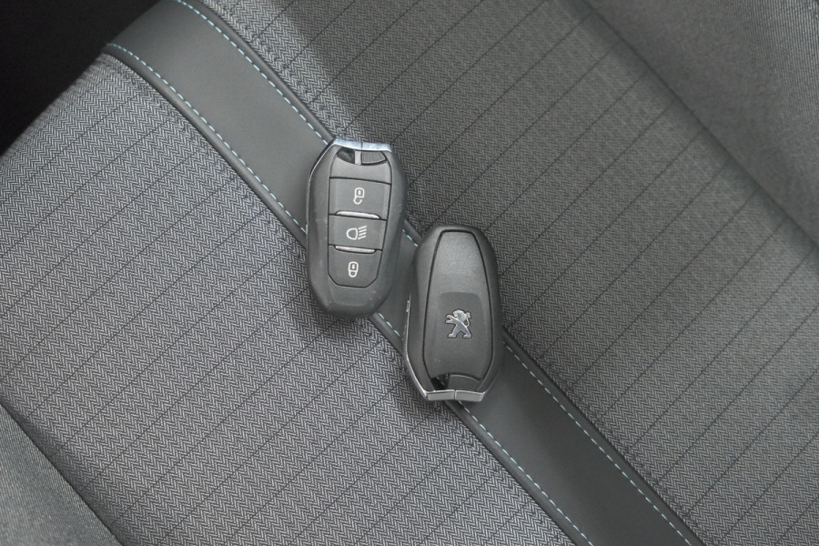 Peugeot 208 PureTech 100 Allure Pack | Camera | Stoelverwarming | Apple Carplay | Parkeersensoren Peugeot 208 PureTech 100 Allure Pack | Camera | Stoelverwarming | Apple Carplay | Parkeersensoren
