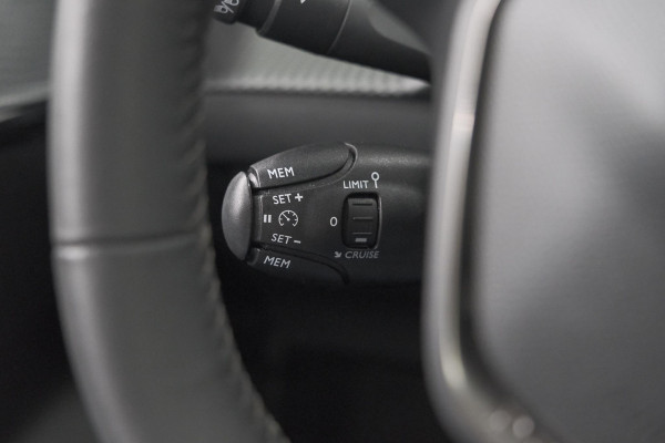 Peugeot 208 PureTech 100 Allure Pack | Camera | Stoelverwarming | Apple Carplay | Parkeersensoren Peugeot 208 PureTech 100 Allure Pack | Camera | Stoelverwarming | Apple Carplay | Parkeersensoren