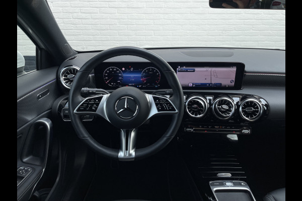 Mercedes-Benz A-Klasse 180 Luxury Line | Facelift | Pano | Ambiente | Camera | CarPlay | LED | Keyless | DAB+