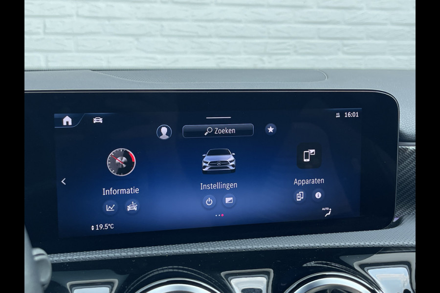 Mercedes-Benz A-Klasse 180 Luxury Line | Facelift | Pano | Ambiente | Camera | CarPlay | LED | Keyless | DAB+