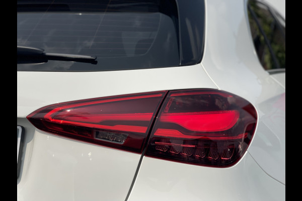 Mercedes-Benz A-Klasse 180 Luxury Line | Facelift | Pano | Ambiente | Camera | CarPlay | LED | Keyless | DAB+