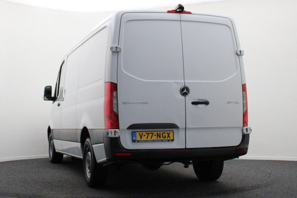 Mercedes-Benz Sprinter 317 CDI Aut. L2H1 Leer, Standkachel, Camera, 3-Zits, Airco, Cruise, Apple Carplay, DAB