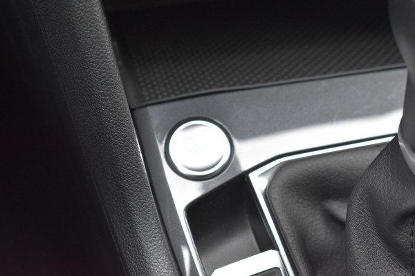 Volkswagen Tiguan 1.5 TSI Life Automaat Navigatie/carplay