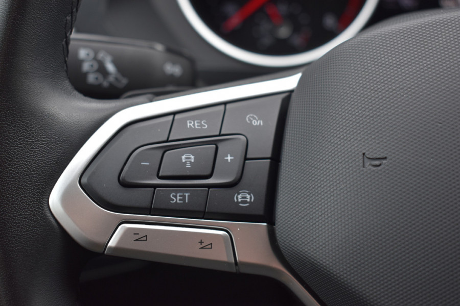 Volkswagen Tiguan 1.5 TSI Life Automaat Navigatie/carplay