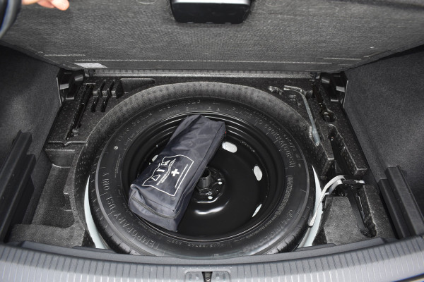 Volkswagen Tiguan 1.5 TSI Life Automaat Navigatie/carplay