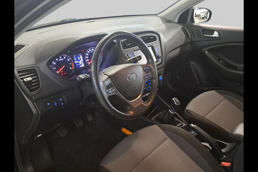 Hyundai i20 1.0 T-GDI Comfort Dealer onderhouden! Incl. Lichtmetalen velgen | Cruise control | Achteruitrijcamera | Trekhaak | Apple carplay & Android auto Hyundai i20 1.0 T-GDI Comfort Dealer onderhouden! Incl. Lichtmetalen velgen | Cruise control | Achteruitrijcamera | Trekhaak | Apple carplay & Android auto