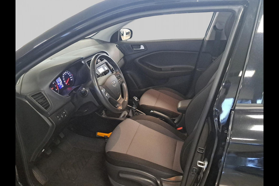 Hyundai i20 1.0 T-GDI Comfort Dealer onderhouden! Incl. Lichtmetalen velgen | Cruise control | Achteruitrijcamera | Trekhaak | Apple carplay & Android auto Hyundai i20 1.0 T-GDI Comfort Dealer onderhouden! Incl. Lichtmetalen velgen | Cruise control | Achteruitrijcamera | Trekhaak | Apple carplay & Android auto