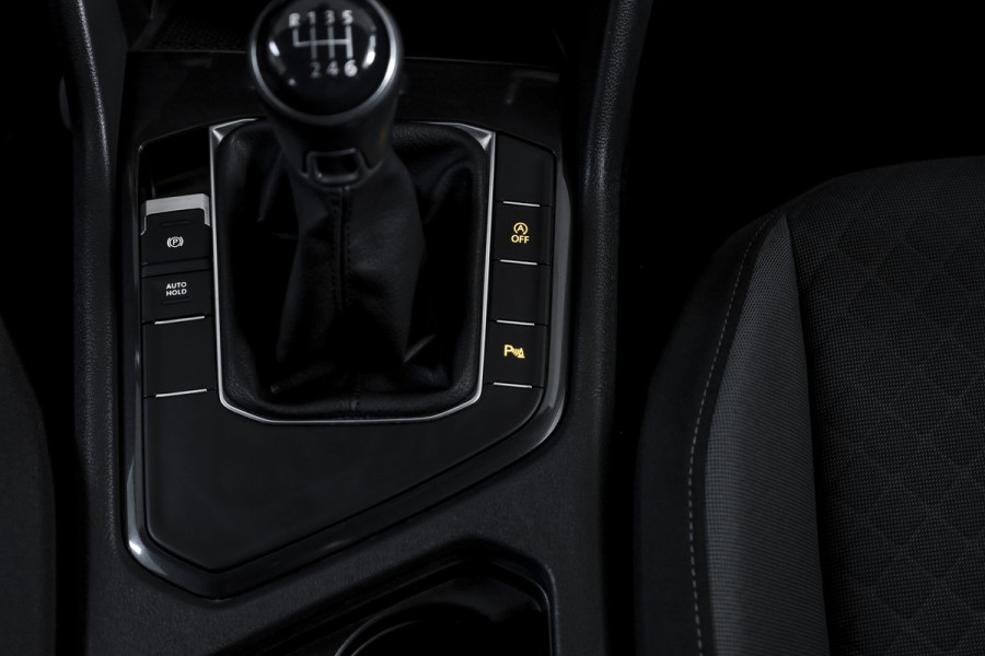 Volkswagen Tiguan 1.4 TSI Comfortline 125 PK | Elek. Trekhaak | Cruise | PDC | NAV | ECC | LM 20" | Volkswagen Tiguan 1.4 TSI Comfortline 125 PK | Elek. Trekhaak | Cruise | PDC | NAV | ECC | LM 20" |