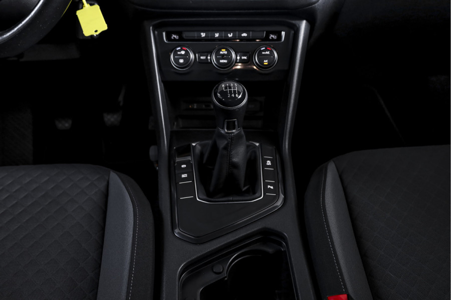 Volkswagen Tiguan 1.4 TSI Comfortline 125 PK | Elek. Trekhaak | Cruise | PDC | NAV | ECC | LM 20" | Volkswagen Tiguan 1.4 TSI Comfortline 125 PK | Elek. Trekhaak | Cruise | PDC | NAV | ECC | LM 20" |