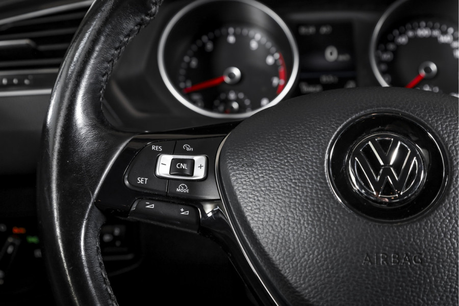 Volkswagen Tiguan 1.4 TSI Comfortline 125 PK | Elek. Trekhaak | Cruise | PDC | NAV | ECC | LM 20" | Volkswagen Tiguan 1.4 TSI Comfortline 125 PK | Elek. Trekhaak | Cruise | PDC | NAV | ECC | LM 20" |