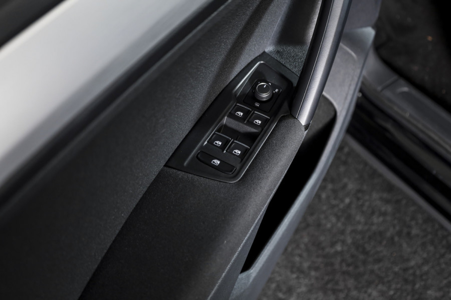 Volkswagen Tiguan 1.4 TSI Comfortline 125 PK | Elek. Trekhaak | Cruise | PDC | NAV | ECC | LM 20" | Volkswagen Tiguan 1.4 TSI Comfortline 125 PK | Elek. Trekhaak | Cruise | PDC | NAV | ECC | LM 20" |