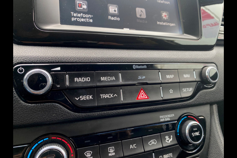 Kia Niro BWJ 2019 | 1.6 GDi 142PK Hybrid DynamicLine | TREKHAAK | LEDER | CLIMA | NAVI | CAMERA | CARPLAY | PRIVACY GLASS | Kia Niro BWJ 2019 | 1.6 GDi 142PK Hybrid DynamicLine | TREKHAAK | LEDER | CLIMA | NAVI | CAMERA | CARPLAY | PRIVACY GLASS |
