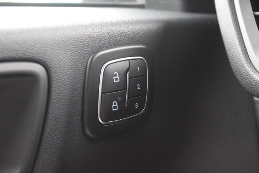 Ford Kuga 2.5 FHEV ST-Line X 190pk | 4WD | Driver Assistance Pack | Panorama dak | Winterpack | Technology Pack | Geen Stekker nodig | 2.100kg Trekgewicht | All Weather Banden