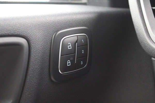 Ford Kuga 2.5 FHEV ST-Line X 190pk | 4WD | Driver Assistance Pack | Panorama dak | Winterpack | Technology Pack | Geen Stekker nodig | 2.100kg Trekgewicht | All Weather Banden