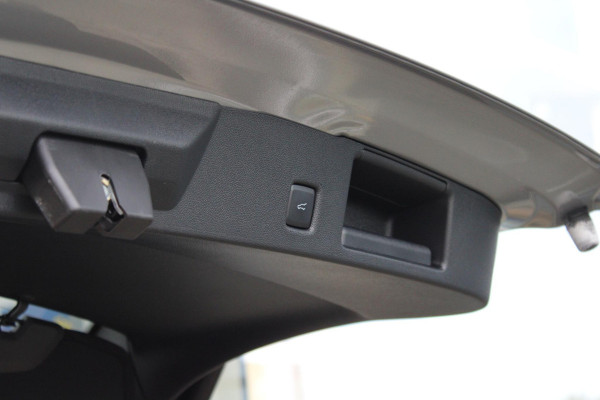 Ford Kuga 2.5 FHEV ST-Line X 190pk | 4WD | Driver Assistance Pack | Panorama dak | Winterpack | Technology Pack | Geen Stekker nodig | 2.100kg Trekgewicht | All Weather Banden