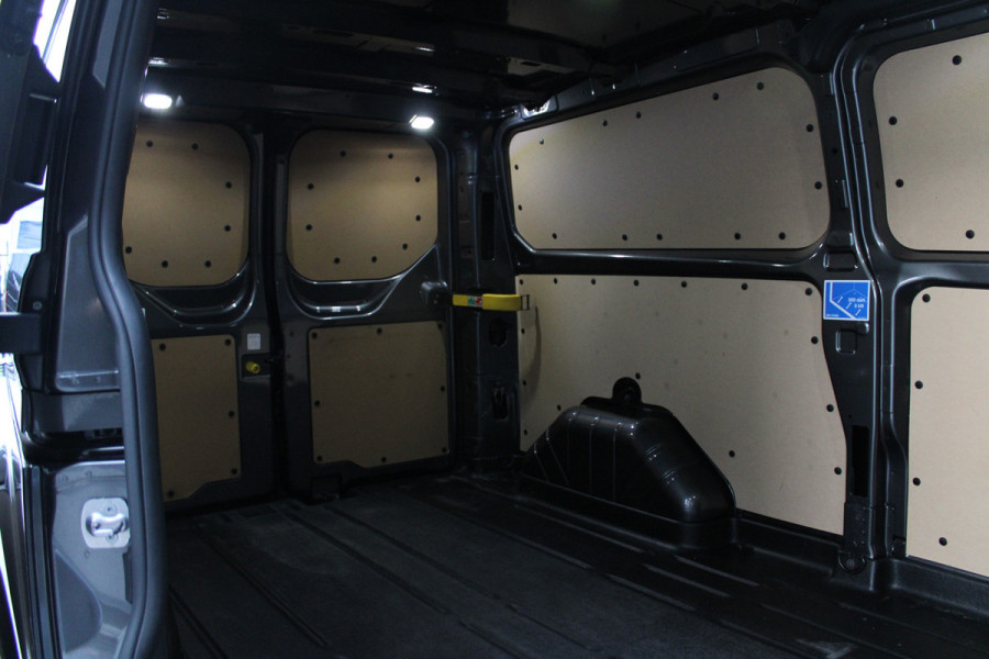 Ford Transit Custom 320 2.0 TDCI L2H1 Sport 185pk - ACC - Trekhaak - Navi - Camera - Stoelverwarming - Blind spot - Xenon - Rijklaar Ford Transit Custom 320 2.0 TDCI L2H1 Sport 185pk - ACC - Trekhaak - Navi - Camera - Stoelverwarming - Blind spot - Xenon - Rijklaar