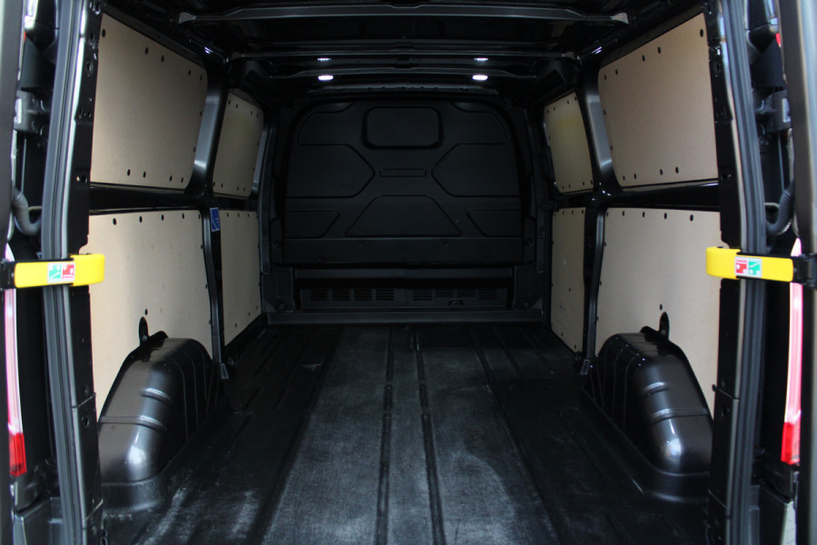 Ford Transit Custom 320 2.0 TDCI L2H1 Sport 185pk - ACC - Trekhaak - Navi - Camera - Stoelverwarming - Blind spot - Xenon - Rijklaar Ford Transit Custom 320 2.0 TDCI L2H1 Sport 185pk - ACC - Trekhaak - Navi - Camera - Stoelverwarming - Blind spot - Xenon - Rijklaar