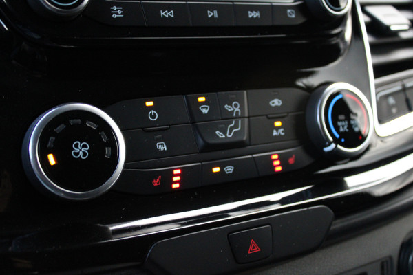 Ford Transit Custom 320 2.0 TDCI L2H1 Sport 185pk - ACC - Trekhaak - Navi - Camera - Stoelverwarming - Blind spot - Xenon - Rijklaar Ford Transit Custom 320 2.0 TDCI L2H1 Sport 185pk - ACC - Trekhaak - Navi - Camera - Stoelverwarming - Blind spot - Xenon - Rijklaar